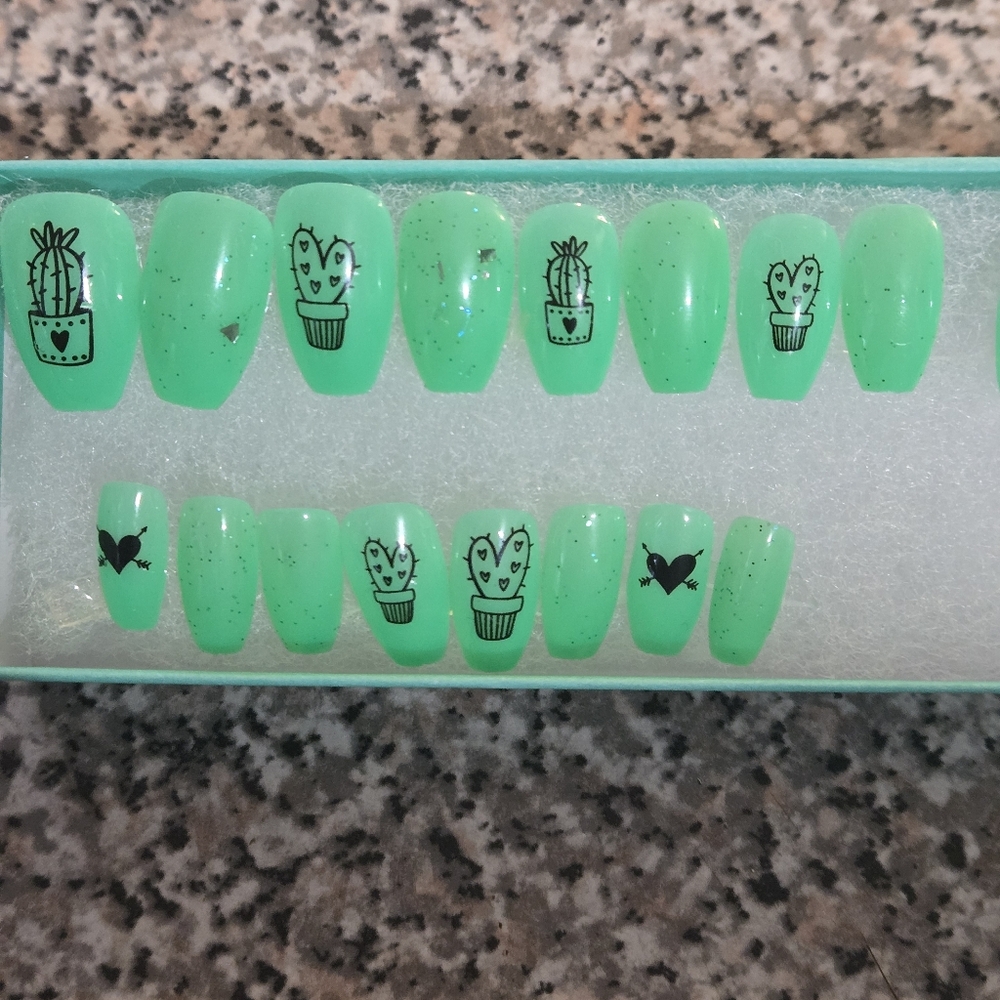 Green Cactus Nail Set (24 Nails)